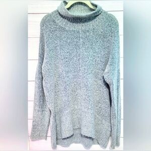 GUC soft gray mock neck high low knit sweater size M